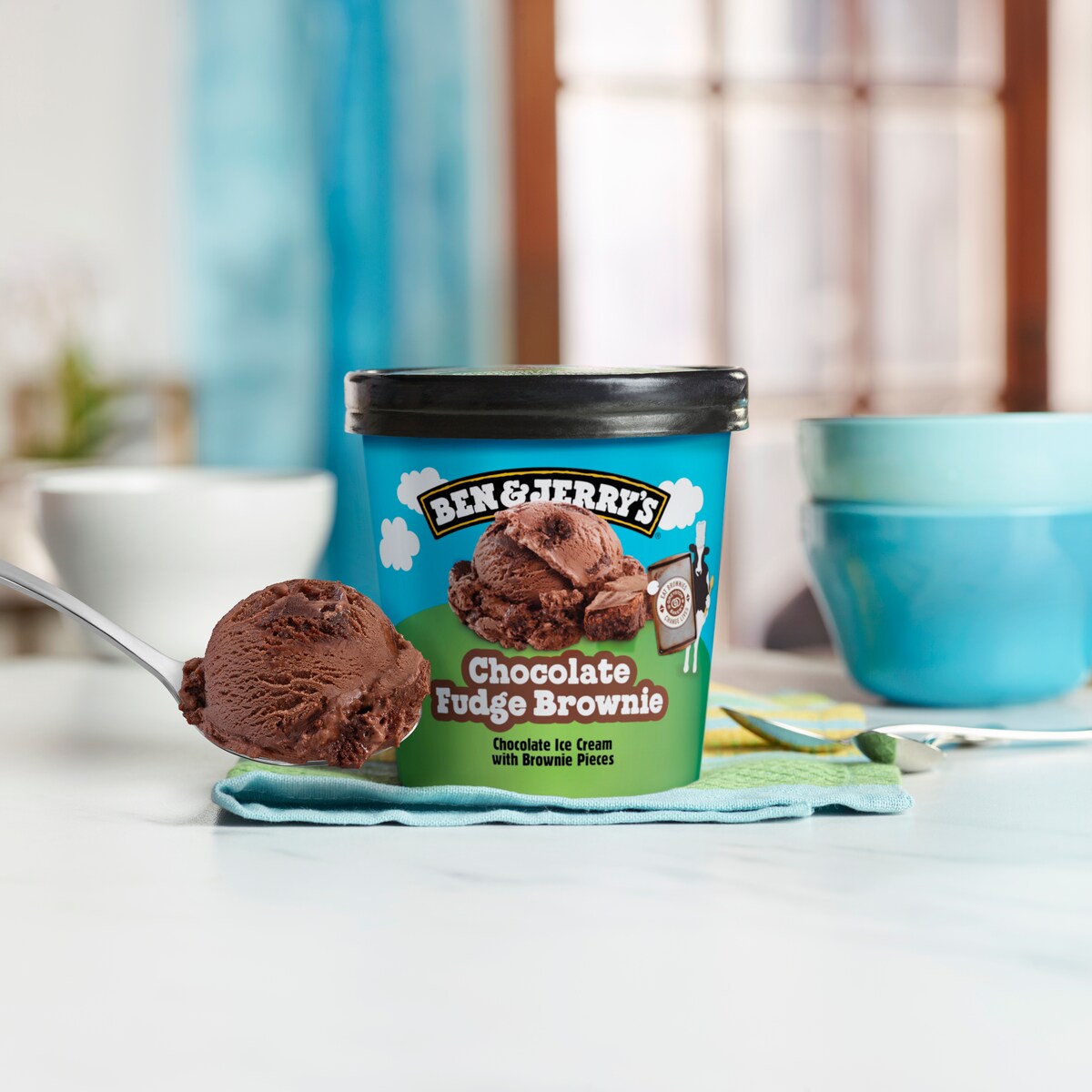 Chocolate Fudge Brownie Helado - Pint 3 / 4