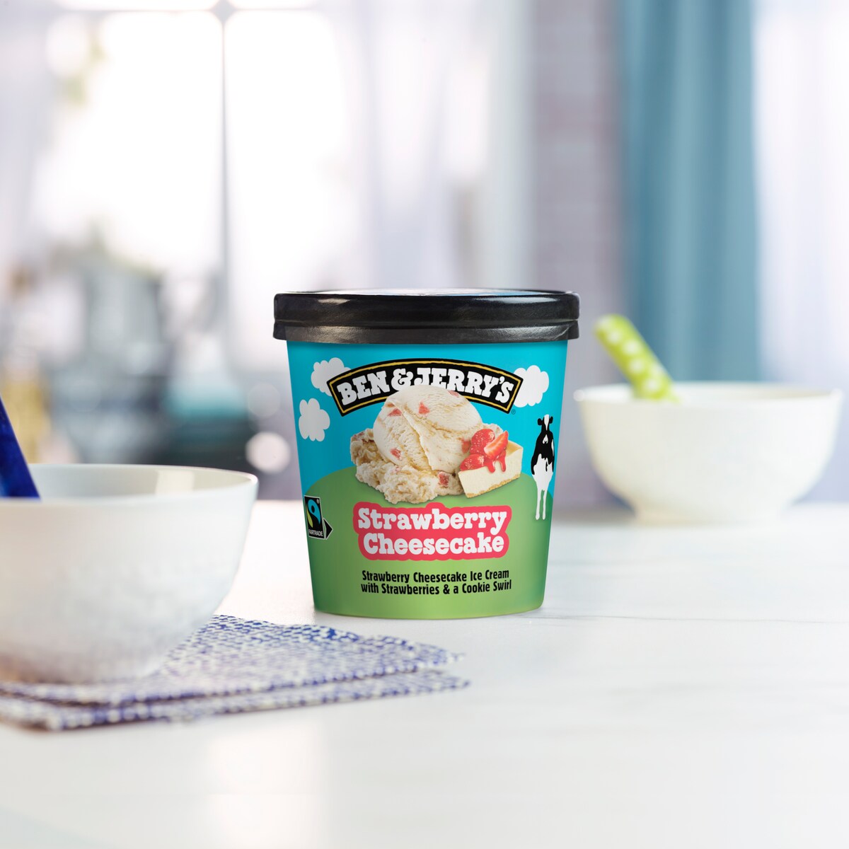 Strawberry Cheesecake Helado - Pint 4 / 4